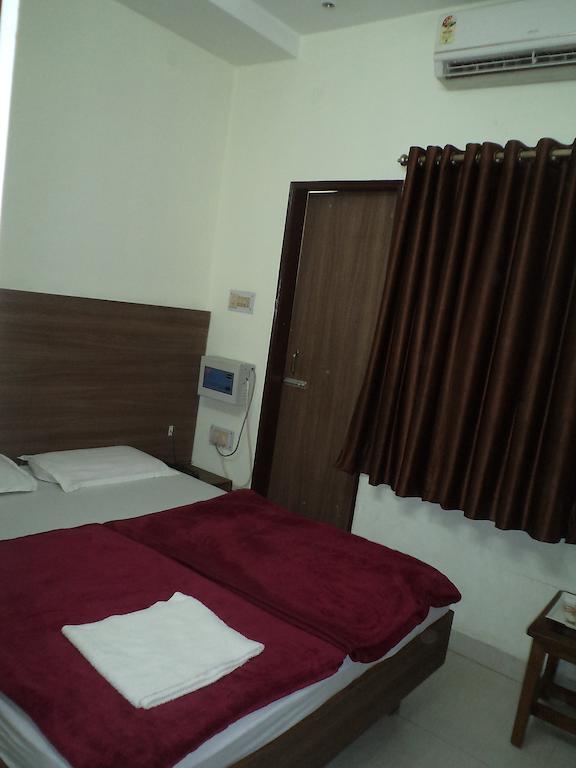לקנאו Hotel Umang חדר תמונה