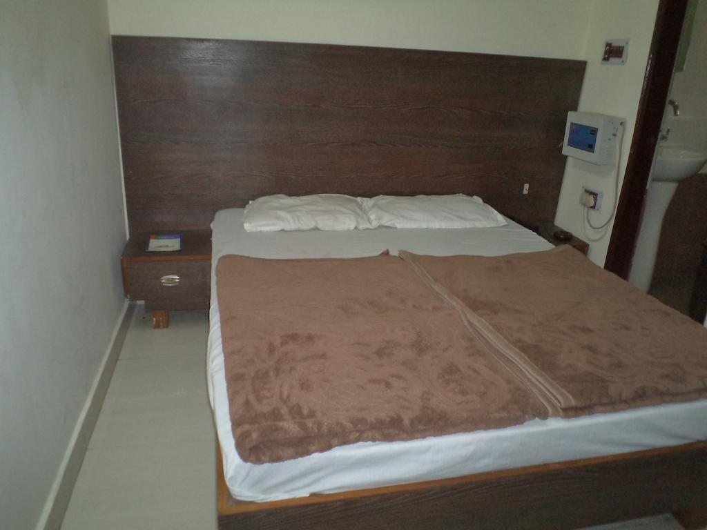 לקנאו Hotel Umang חדר תמונה